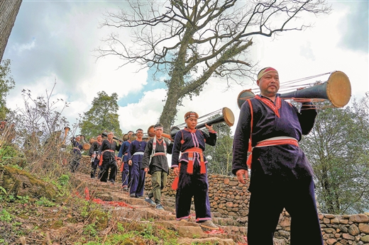 广西金秀：大瑶山黄泥鼓舞传新韵