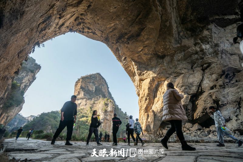 贵州毕节：岩溶“博物馆” 多彩九洞天