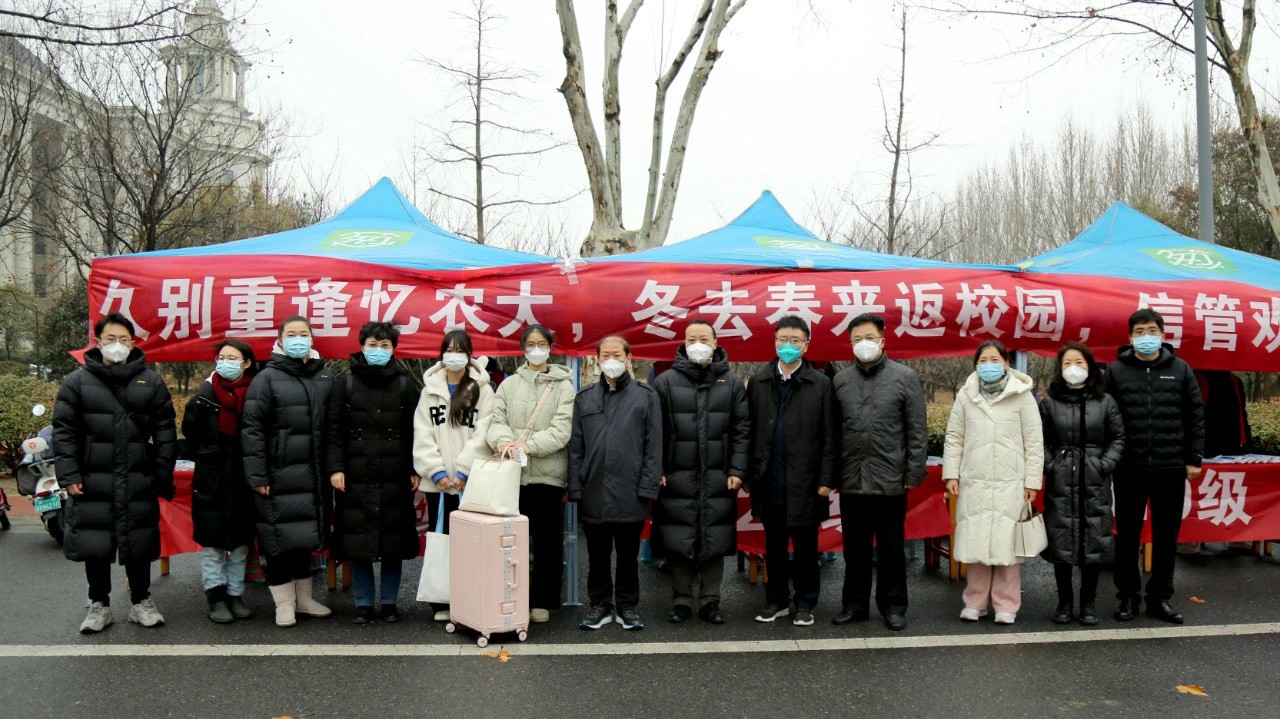 你好新学期！河南高校开学“大片”上演 学生：真正的大学生活回来了