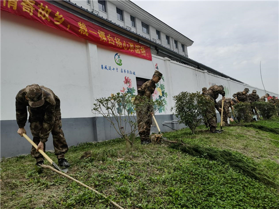 如皋：种一株青松情寄故乡 栽一棵白杨心系国防_fororder_4