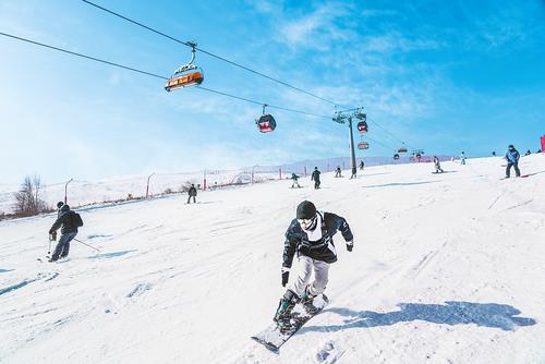 【中首】打卡冬奥场馆 体验冰雪之旅——北京冬奥会后张家口首个冰雪季探访