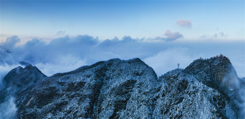 【原创】【春日“豫”新景】南阳南召五朵山：春雪飞舞 美景妖娆_fororder_云山雾海+摄影+任明异