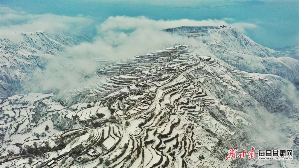 【轮播图】临夏永靖：春雪润山乡 梯田景如画_fororder_4