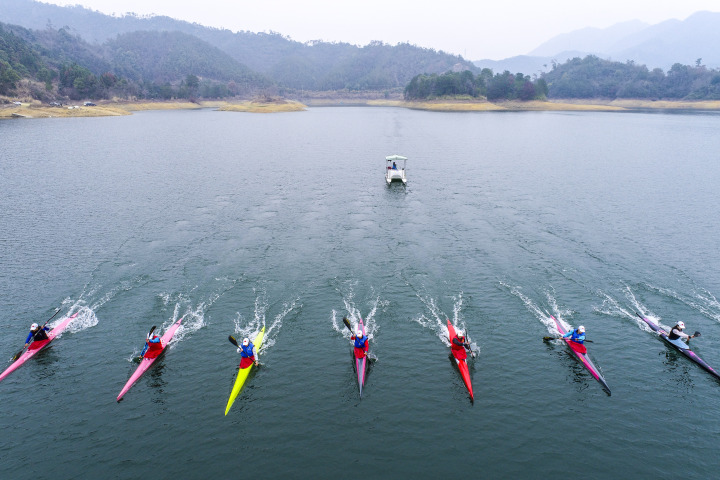 备战亚运会！多地赛艇队队员聚集千岛湖进行春训_fororder_1677130929593_63f6fcb16a6a3f00016175e4