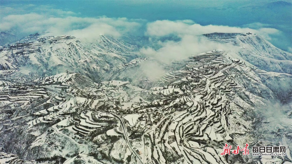 【轮播图】临夏永靖：春雪润山乡 梯田景如画_fororder_1