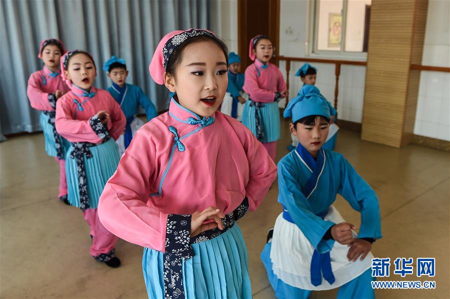 江苏江阴：学校“小锡班”推动锡剧进校园