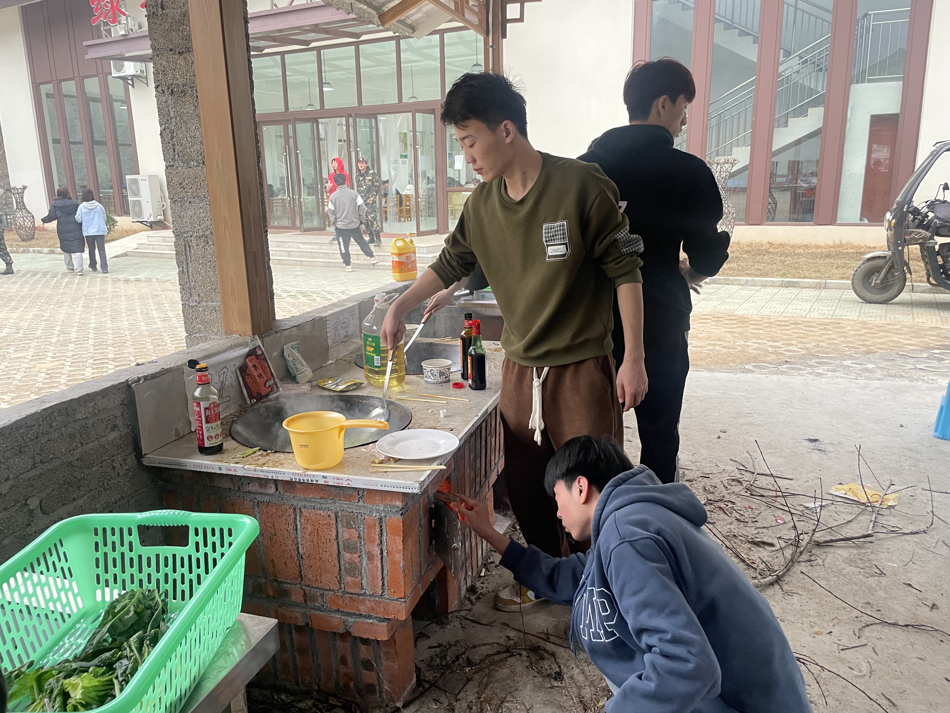 高校劳动教育课 大学生炒菜做饭秀厨艺_fororder_4