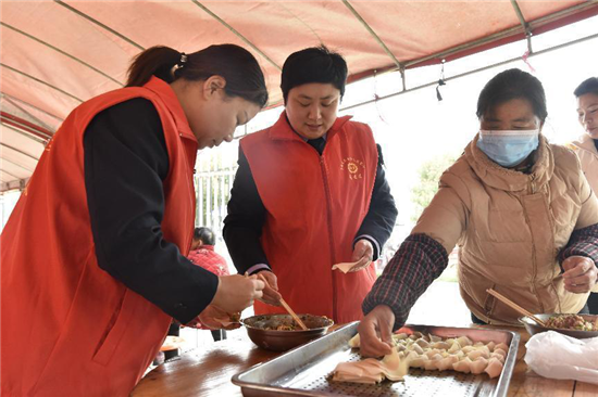 信阳市平桥区：宣讲义诊进农村 为老人送去暖心关爱_fororder_图片1