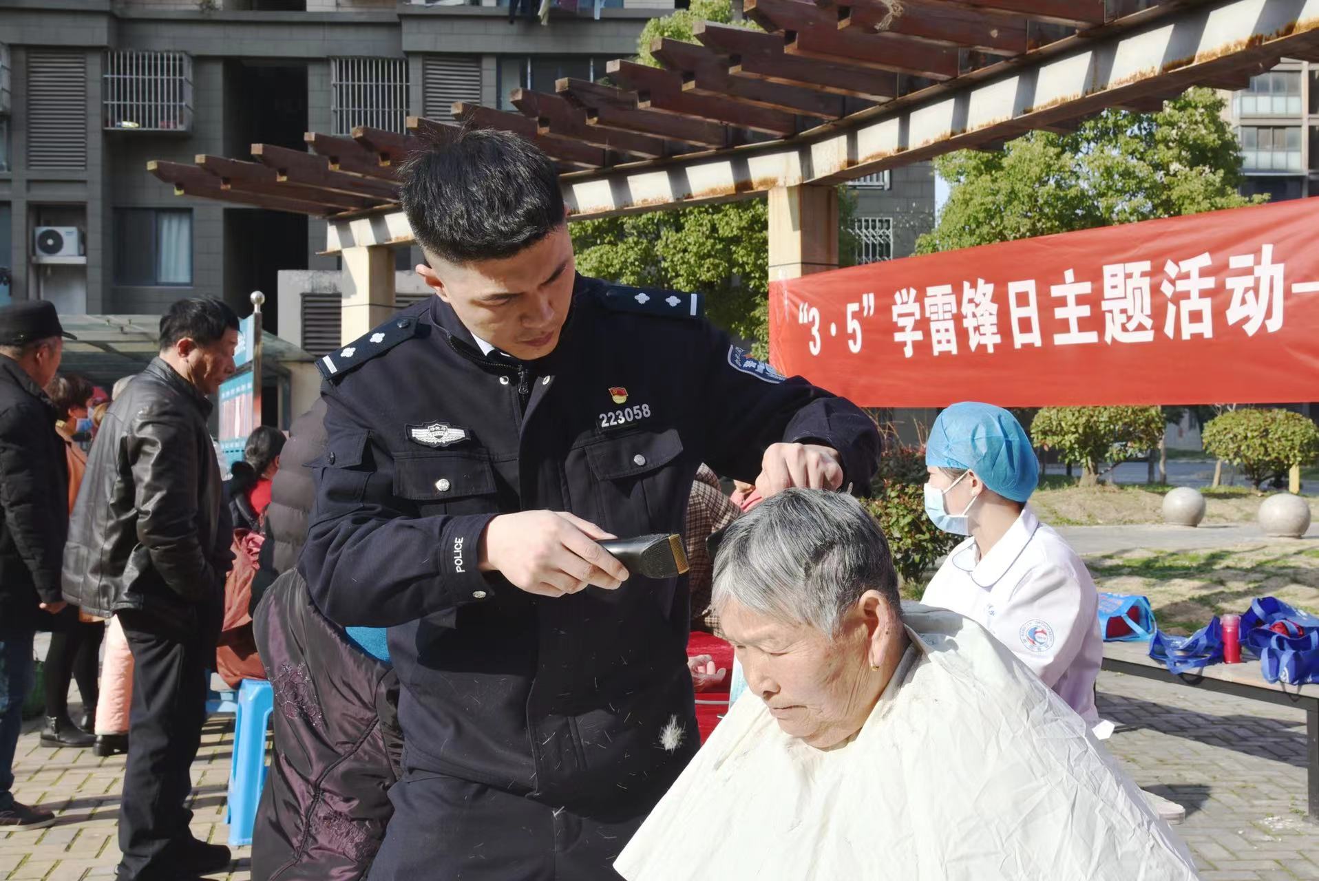 安徽芜湖边检站开展“弘扬雷锋精神 争做时代先锋”学雷锋活动_fororder_微信图片_20230303133853