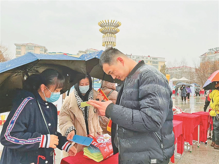 黑龙江虎林：招聘会开在了家门口