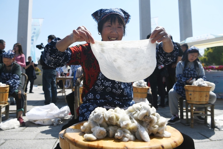 清明时节“轧蚕花”  “在湖州看见美丽中国·民俗里的湖州”系列活动启动_fororder_微信图片_20230402211032