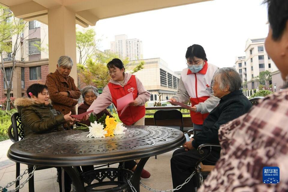 浙江湖州：文明祭扫记心间