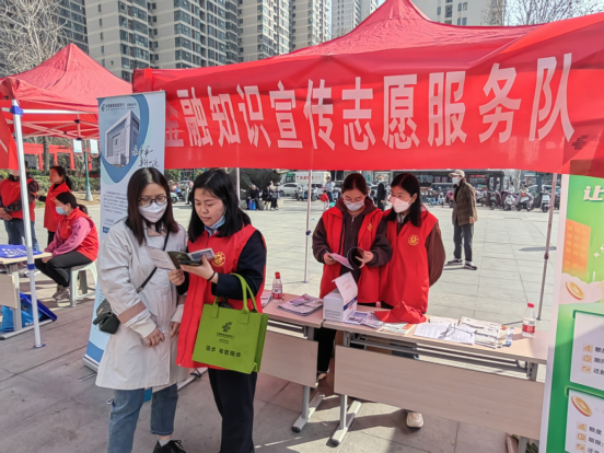 邮储银行郑州市分行积极开展“学习二十大 志愿新时代”学雷锋主题活动_fororder__53840006