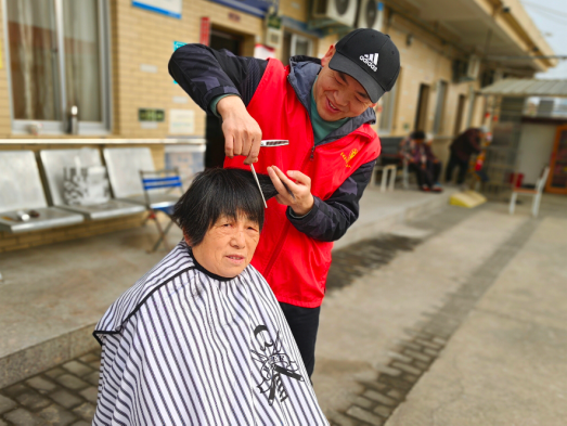 信阳市商城县人民法院开展“学雷锋 讲奉献”志愿服务活动_fororder__45380003