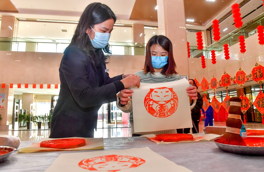 C China’s Luoyang offers cultural feast during Chinese New Year holiday