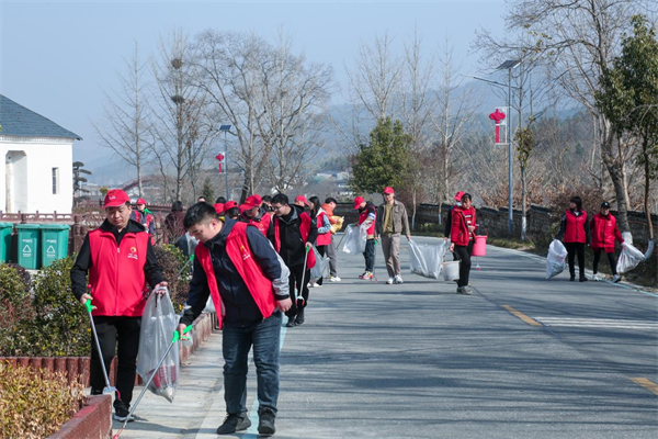 黄冈麻城3000余名志愿者“学雷锋我先行”_fororder_图片9