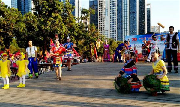 宁德举行“祝福祖国”城市大游园活动