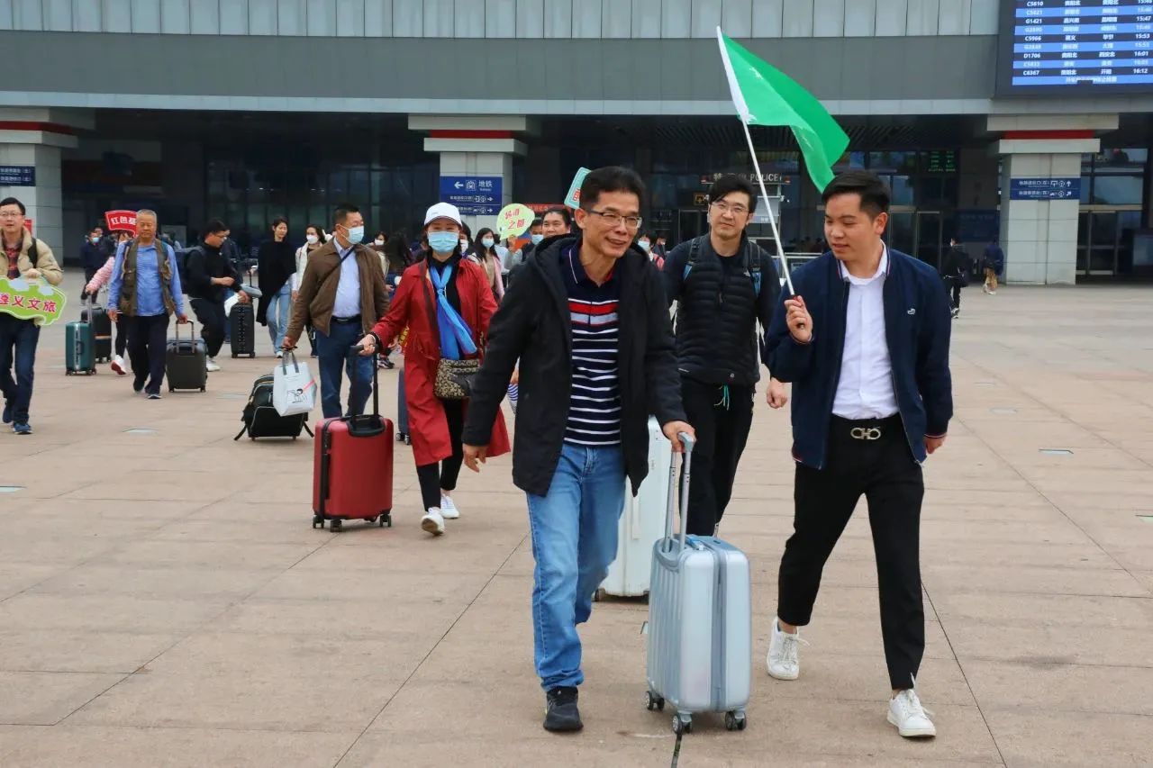 “粤港澳大湾区万人游遵义”首发团开启“醉美”之旅_fororder_微信图片_20230313111049