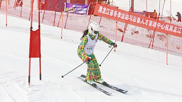 黑龙江省全民健身运动会 越野、高山、单板滑雪比赛开赛