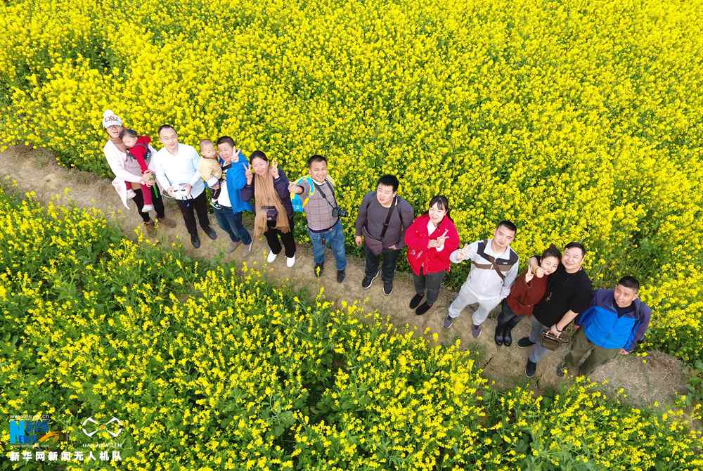 航拍贵州平坝小河湾：美丽新农村春景迷人