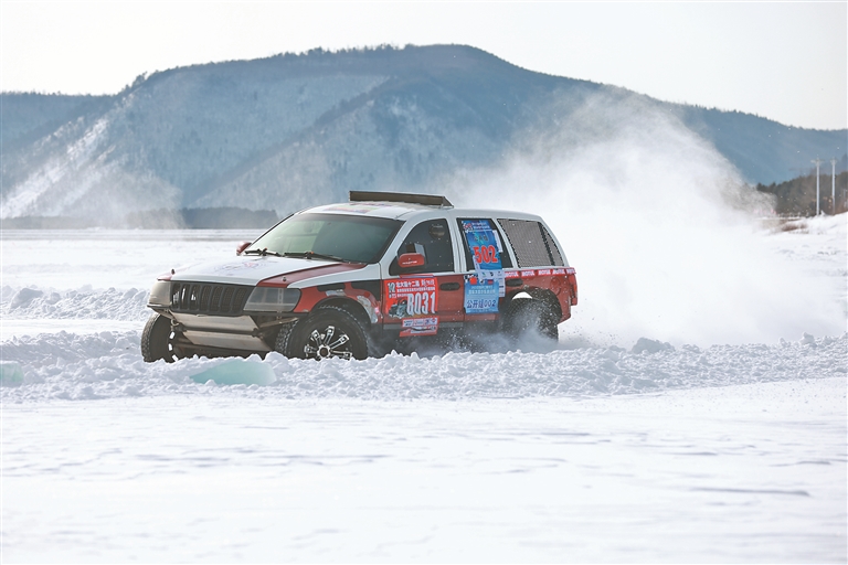 漠河国际冰雪汽车越野赛开赛