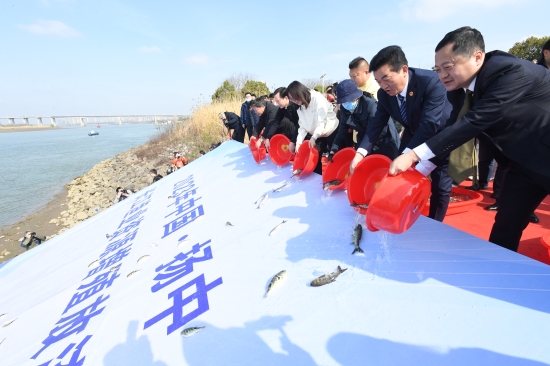 节庆搭台经贸唱戏 扬中市第十九届河豚文化节开幕_fororder_图片8_副本