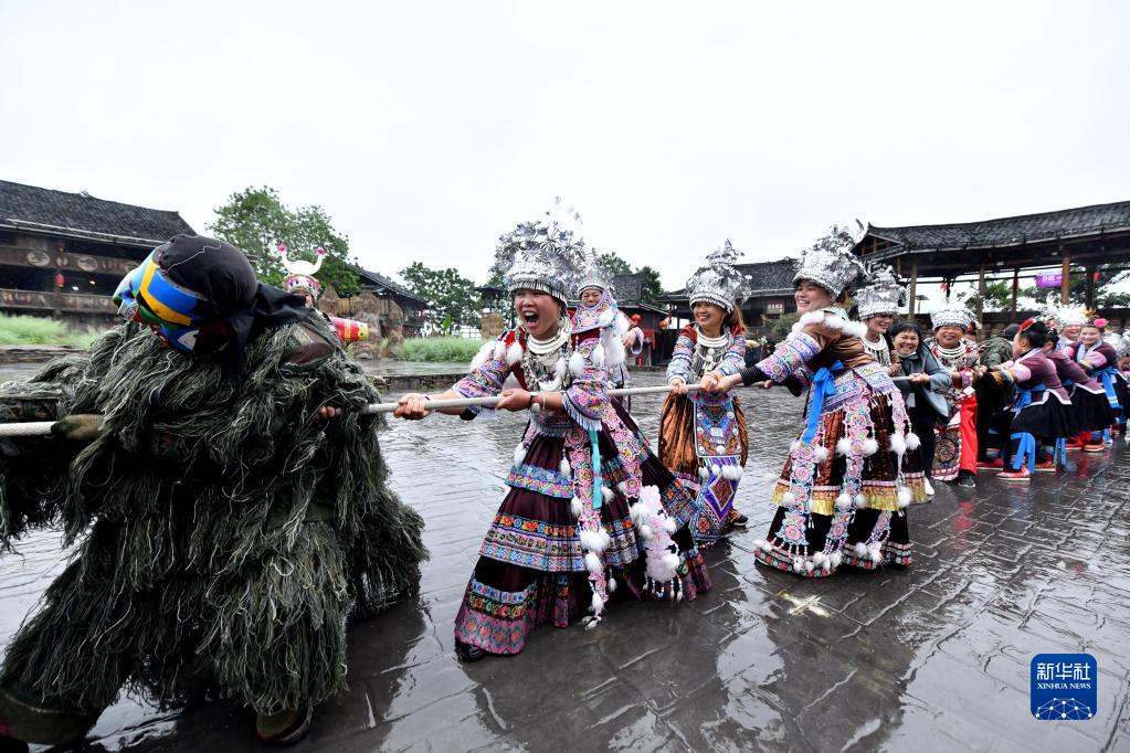 “粤桂协作”旅游专列开进大苗山