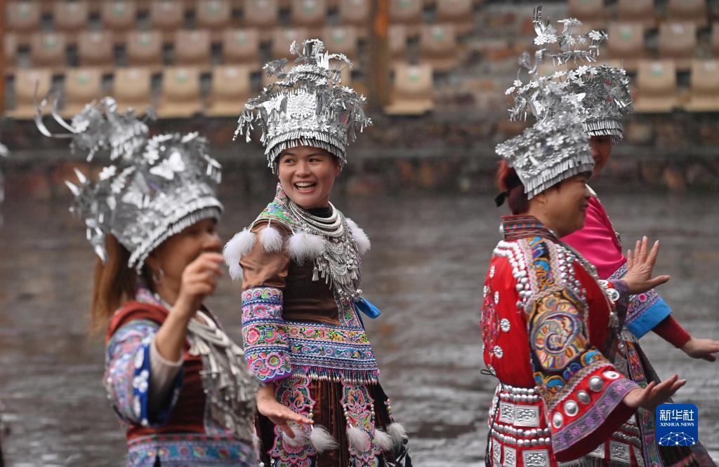 “粤桂协作”旅游专列开进大苗山