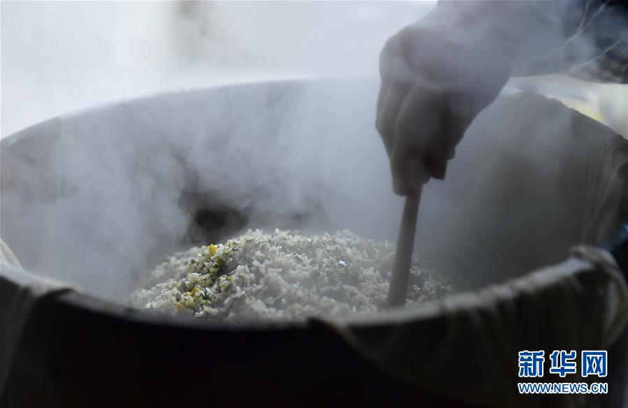 湖北恩施：充满春天味道的土家“社饭”