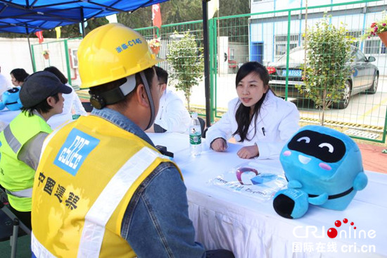 【上海】【供稿】爱心义诊走进中建三局工地  暖心服务关爱工友零距离