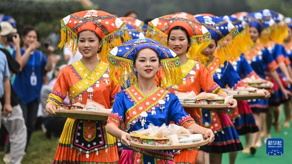 广西：庆祝“三月三” 欢乐山水间