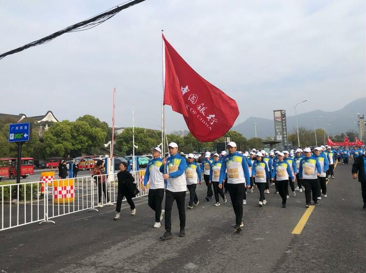 2022“中行杯”横店马拉松在浙江东阳横店影视城激情开跑_fororder_微信截图_20230326123817