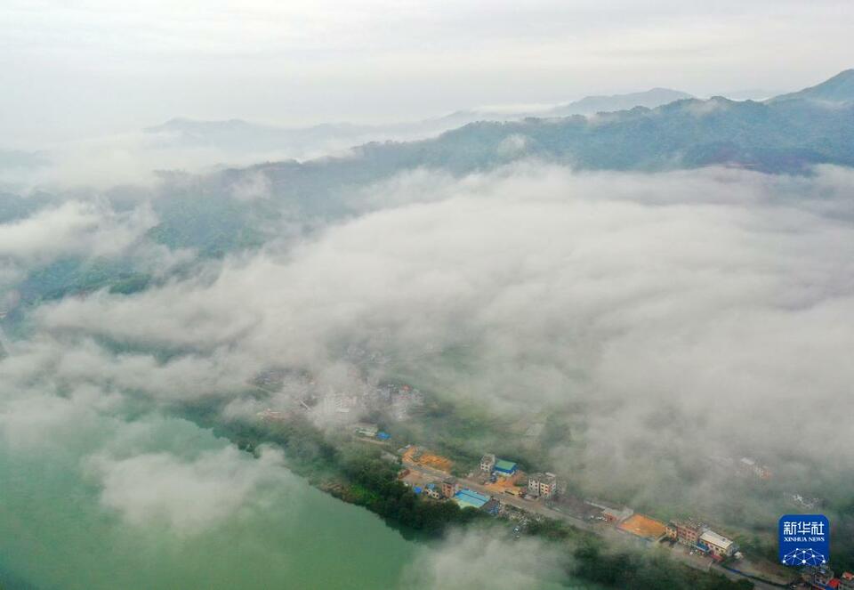 广西：桂江雨后现云海