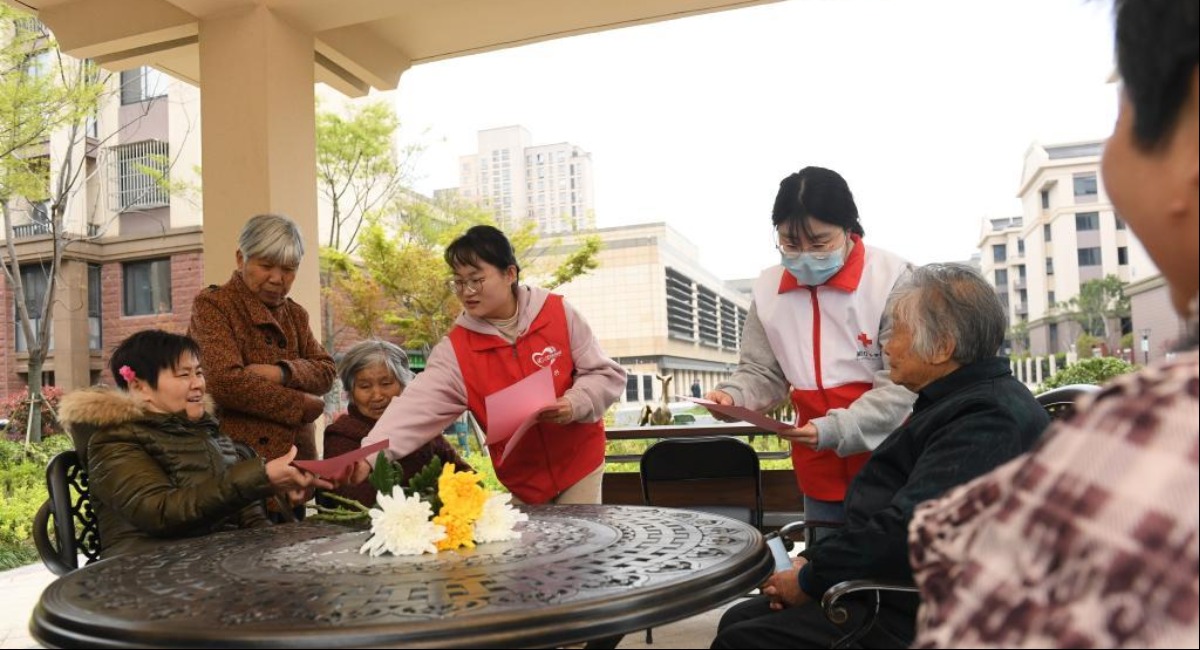 浙江湖州：文明祭扫记心间