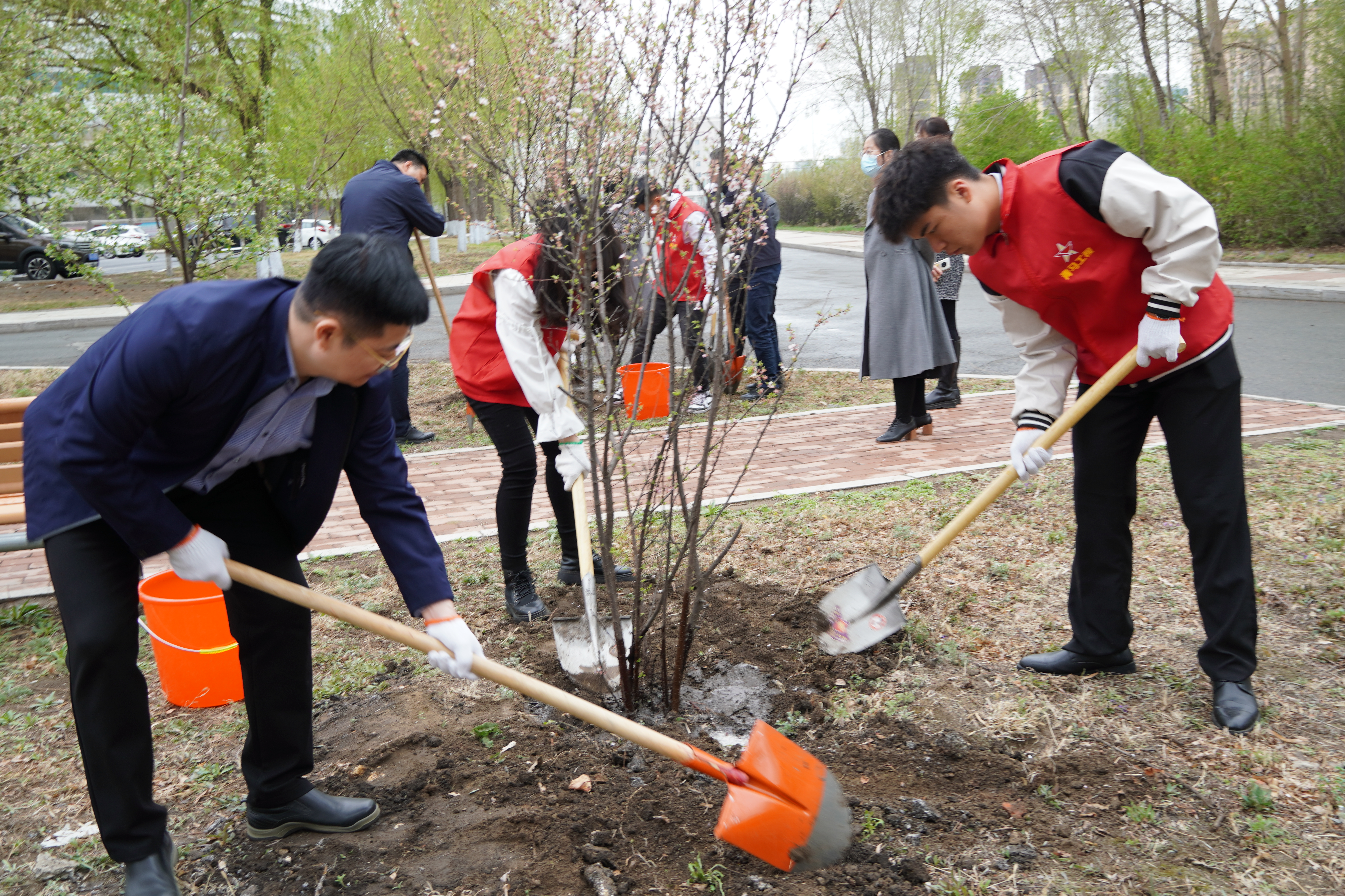 哈尔滨市委办公厅、共青团哈尔滨市委与哈尔滨商业大学联合成立青年学习调研实践基地_fororder_DSC02223.JPG