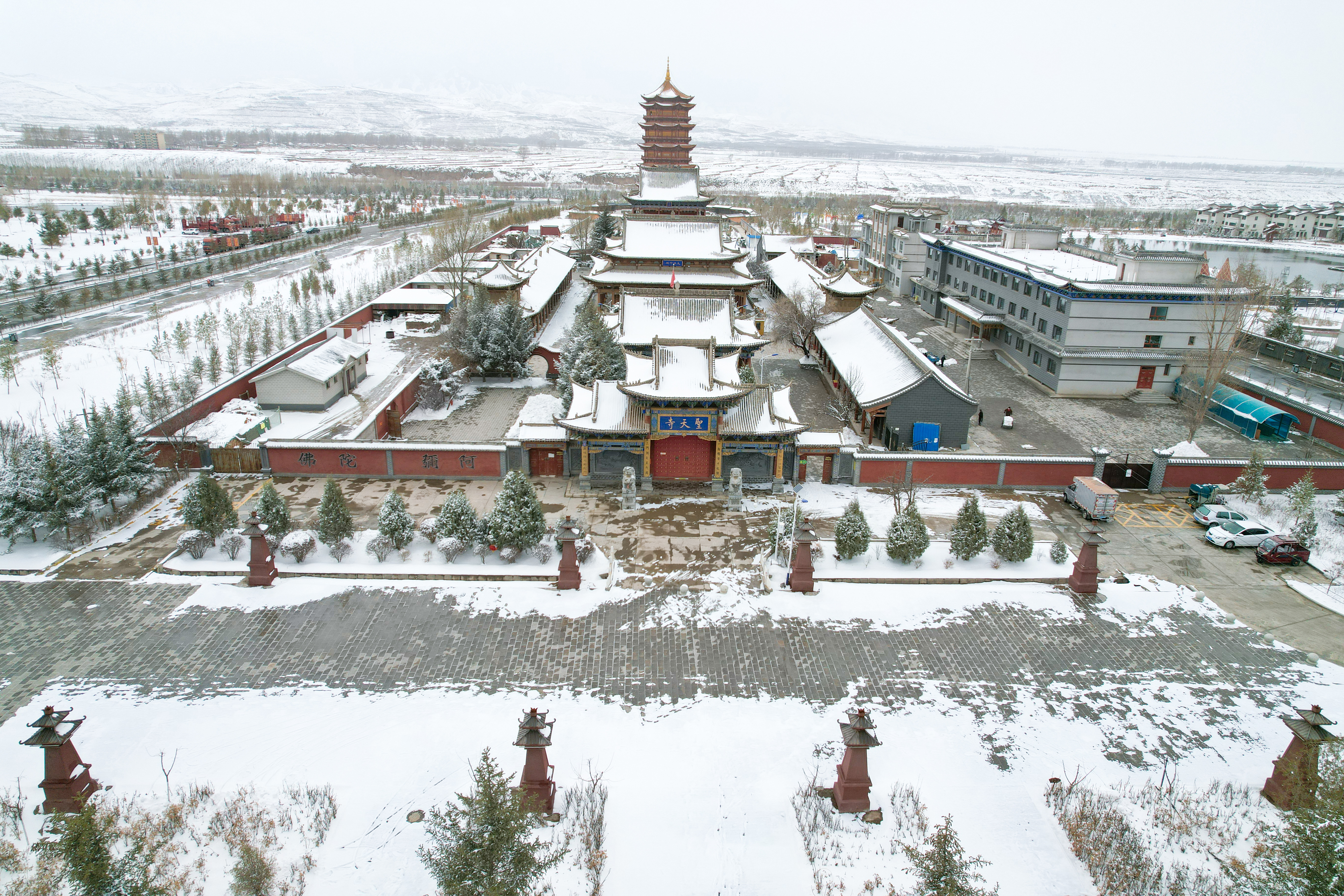 【原创】【轮播】张掖民乐县：春雪之后 民乐大地银装素裹_fororder_春雪过后的圣天寺。陈思宏摄