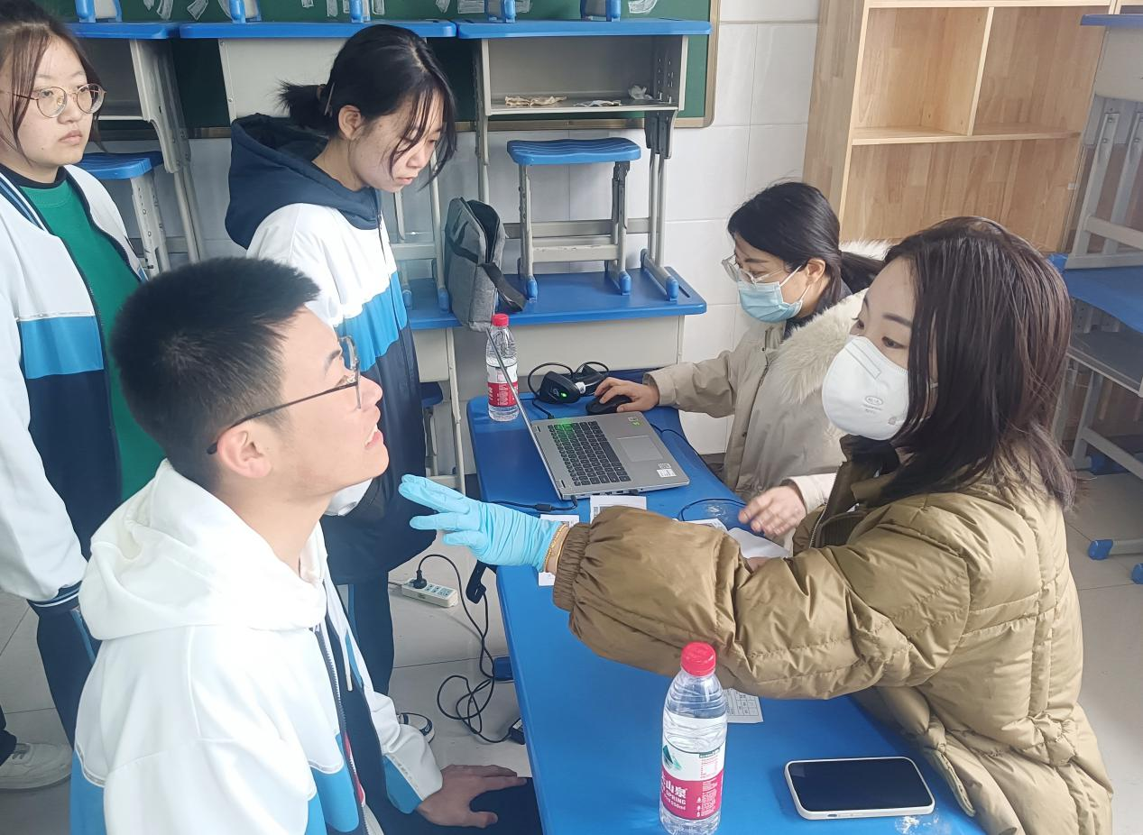 河北海兴:"送检到校"助力1200余名考生顺利完成高考体检