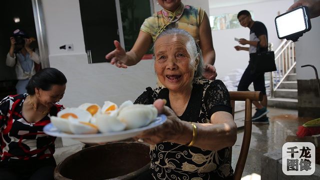 廖奶奶的咸鸭蛋致富"流油"记