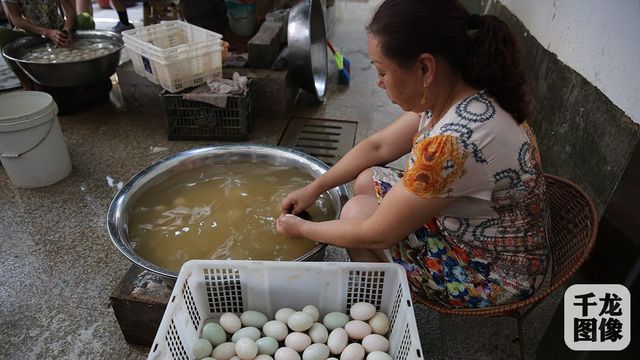 廖奶奶的咸鸭蛋致富"流油"记