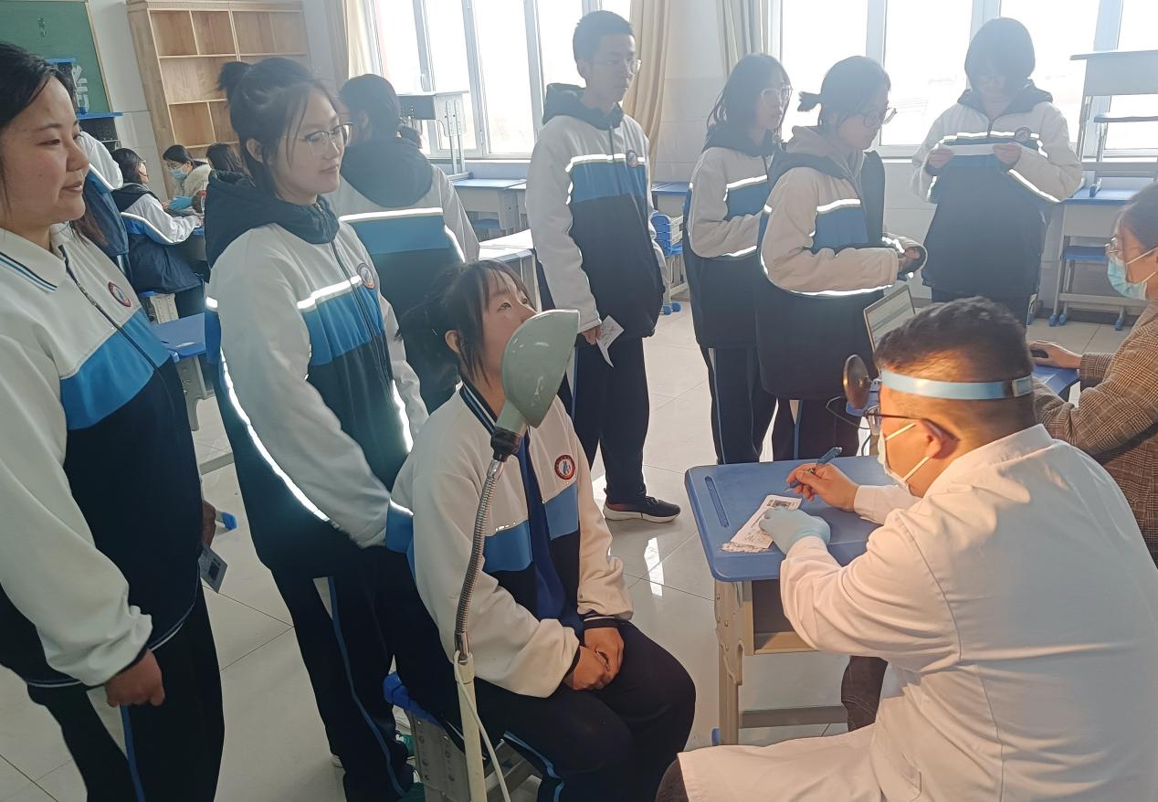 河北海兴:"送检到校"助力1200余名考生顺利完成高考体检