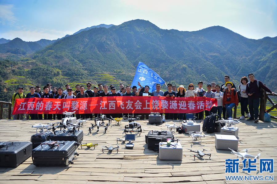 航拍篁岭梯田花海 犹如“大地指纹”