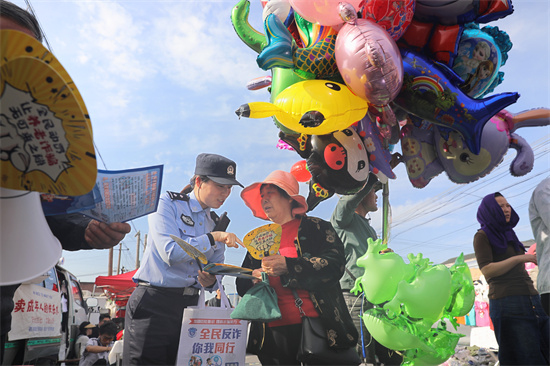 南通通州：反诈宣传“赶大集” 守住群众“钱袋子”_fororder_图片2