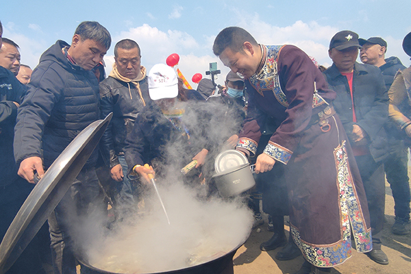 梅里斯第五届纳文慕仁祭江盛典暨嫩水达斡尔渔猎风情乡村文化旅游节开幕