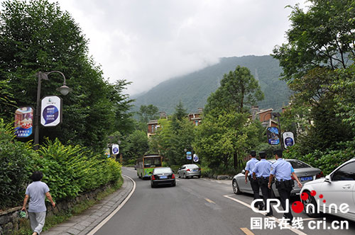 眉山洪雅：旅游警察正成为洪雅景区靓丽名片