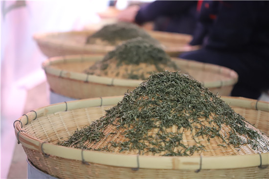 第二届商城高山茶手工制茶大师赛开赛_fororder_烘干 洪兰 摄.JPG