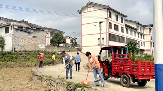 （供稿）贵州修文：推进农村“八乱”整治工作 擦亮乡村振兴底色_fororder_20230423142907-5cnWmF-20230423132508-D8Pbjo-