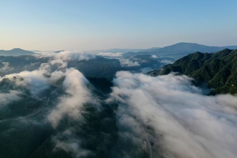 广西：云雾山川生态美