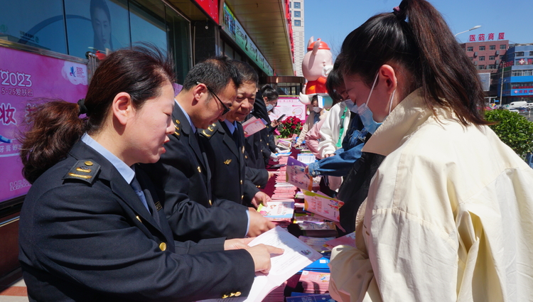 2023年黑龙江省化妆品安全科普宣传周活动启动 全省13地市同步联动_fororder_hljrb_2_202009355d0aee-bb31-460d-b999-7e92df4a2f70.JPG