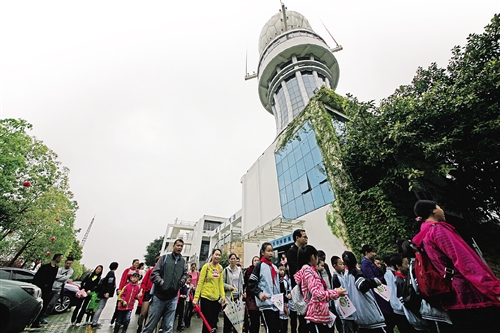 【焦点图】（首页标题）市民参加"世界气象开放日"活动 （内容页标题）市民参加"世界气象开放日"活动 零距离感受气象魅力