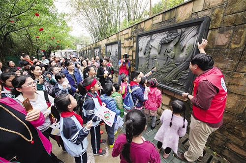 【焦点图】（首页标题）市民参加"世界气象开放日"活动 （内容页标题）市民参加"世界气象开放日"活动 零距离感受气象魅力